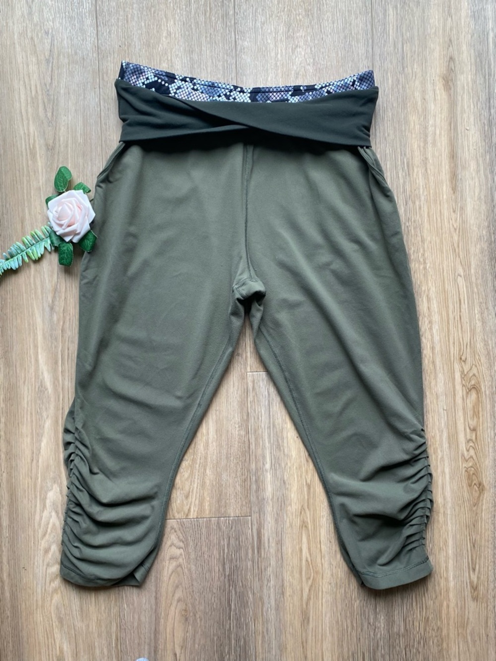 Lululemon Sunset Salutation Crop Leggings